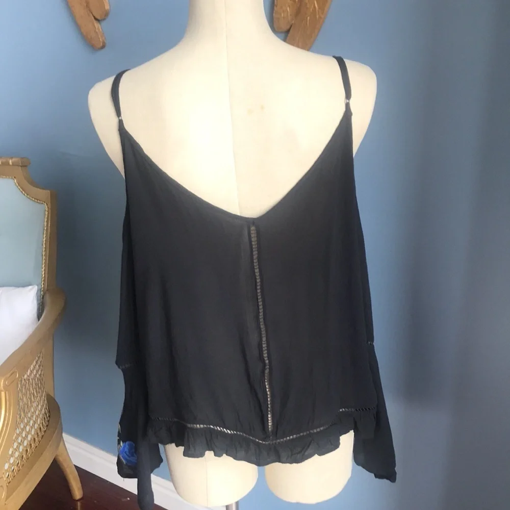 AEO black cold shoulder oversized cropped embroidered long sleeves top size M - Picture 9 of 14